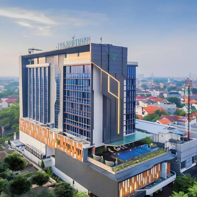 The Southern Hotel Surabaya Formerly Ibis Styles Surabaya Jemursari Exterior photo
